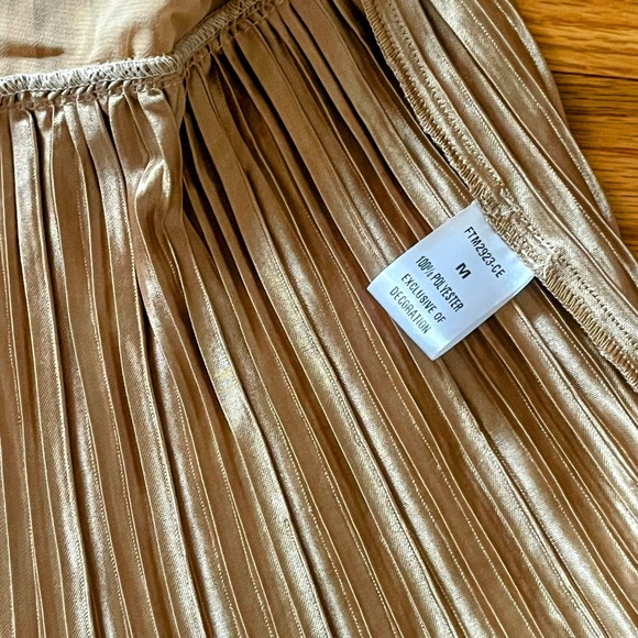 THML gold pleated holiday Christmas party women's shirt metallic shimmer top NEW - Picture 16 of 16